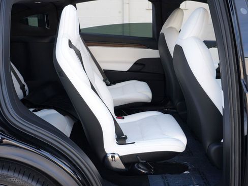 Used 2023 Tesla Model X AWD/4WD image 44
