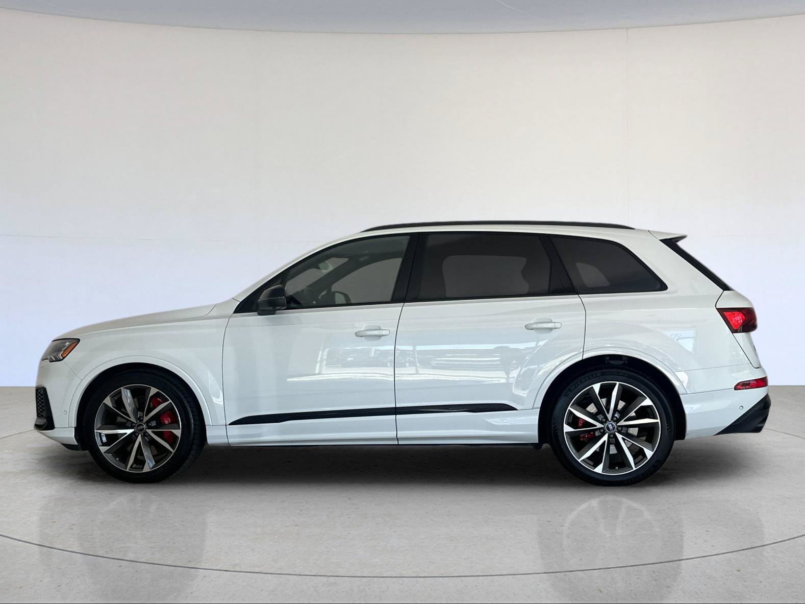 Used 2023 Audi SQ7 Prestige AWD/4WD image 3
