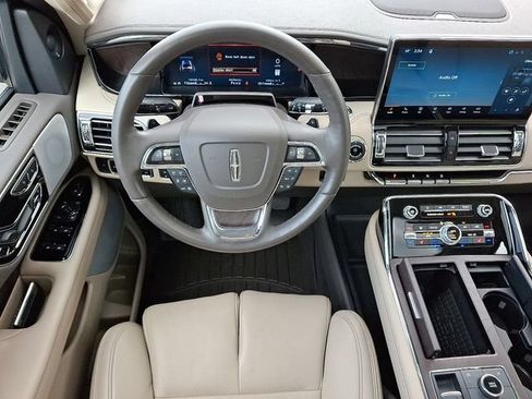 Used 2024 Lincoln Navigator L Reserve AWD/4WD image 11