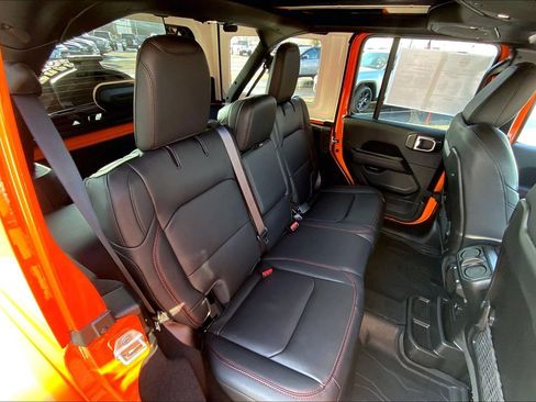 Certified 2025 Jeep Wrangler Unlimited Rubicon image 18