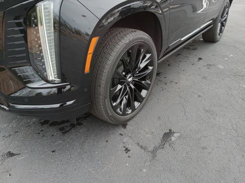 Certified 2026 Cadillac Escalade Platinum Sport w/ LPO, ONYX Package AWD/4WD image 7