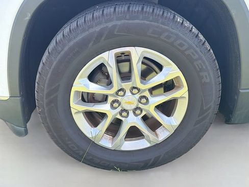Used 2018 Chevrolet Traverse LT FWD image 12