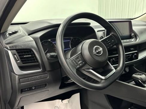 Used 2024 Nissan Rogue S FWD image 17