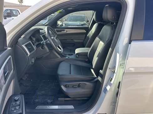 Used 2021 Volkswagen Atlas Cross Sport SE w/ Panoramic Sunroof Package image 18