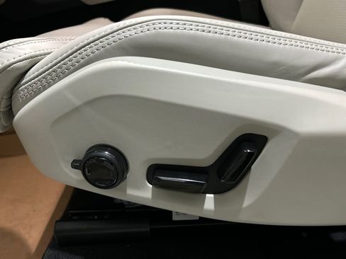 New 2026 Volvo XC90 T8 Ultra w/ Protection Package Premier AWD/4WD image 11