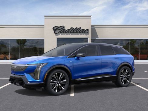 New 2025 Cadillac Optiq Luxury 2 image 26
