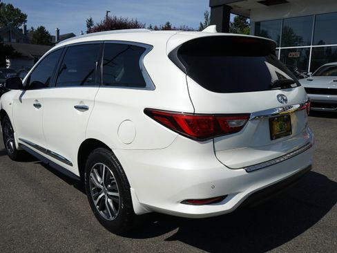 Used 2017 INFINITI QX60 Luxe w/ Premium Plus Package AWD/4WD image 3