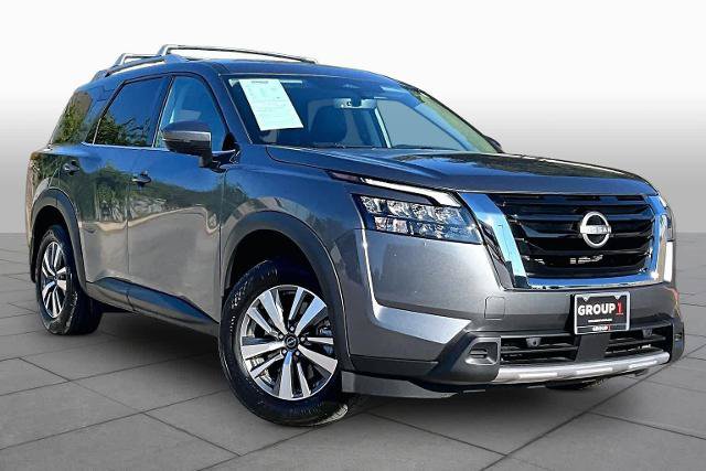 Certified 2025 Nissan Pathfinder SL FWD image 3
