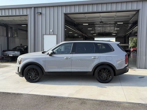 Used 2022 Kia Telluride EX w/ EX Premium Package AWD/4WD image 2