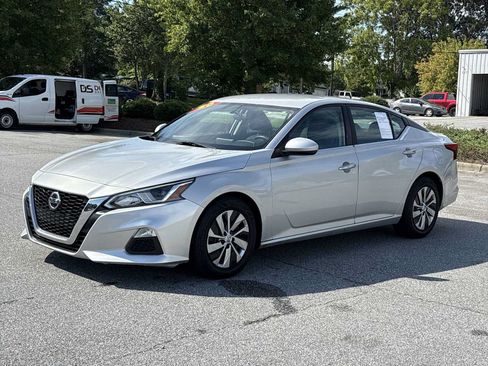 Used 2020 Nissan Altima 2.5 S FWD image 2