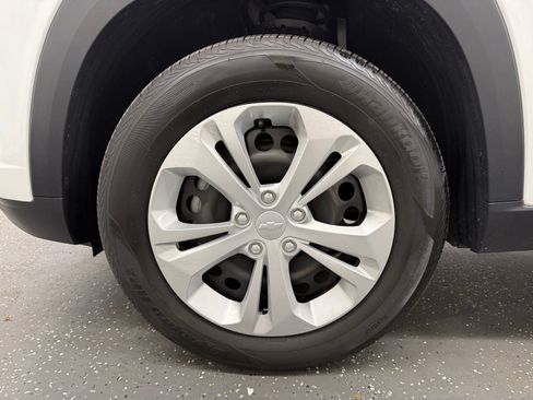 Used 2024 Chevrolet Trax LS w/ Driver Confidence Package FWD image 18