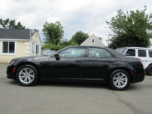 Used 2021 Chrysler 300 S RWD image 4