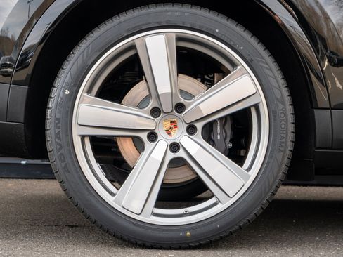 New 2026 Porsche Cayenne image 14