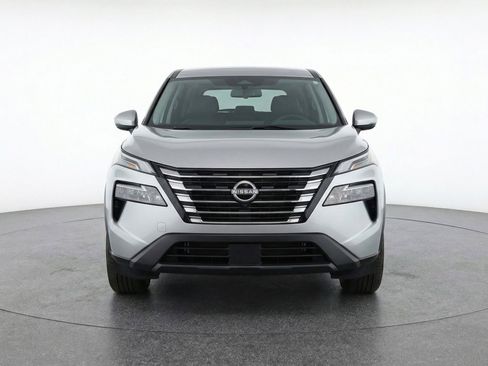 Used 2025 Nissan Rogue SV image 2