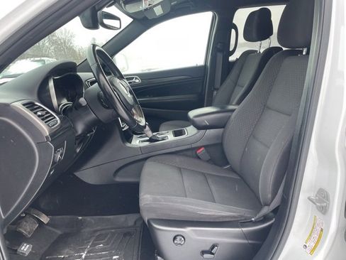 Used 2020 Jeep Grand Cherokee Laredo w/ 18" Wheel & 8.4" Radio Group image 8