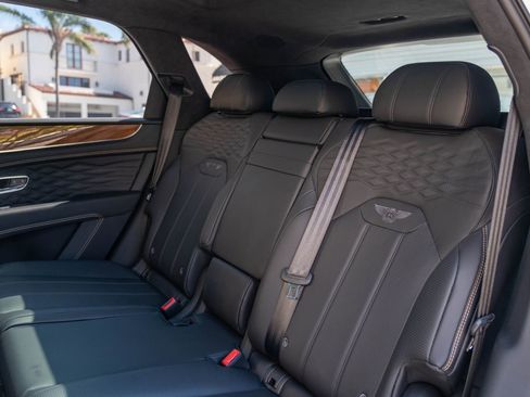 Used 2024 Bentley Bentayga image 20
