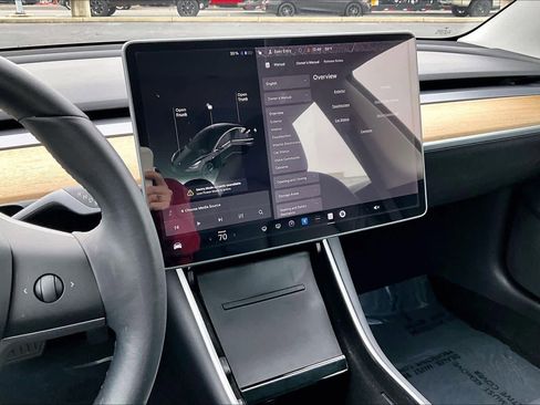 Used 2020 Tesla Model 3 Standard Range Plus image 6