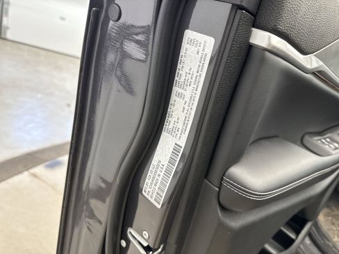 Used 2025 Jeep Grand Cherokee L Limited w/ Black Appearance Package image 12