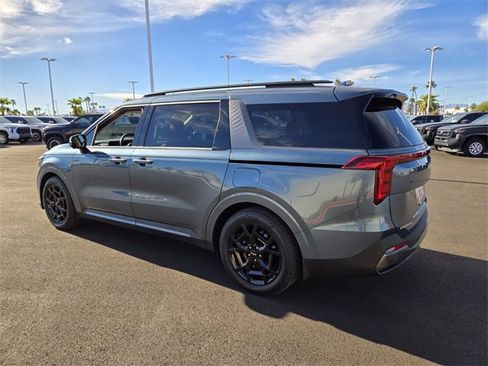 Used 2025 Kia Carnival SX w/ SX Dark Edition Package image 5