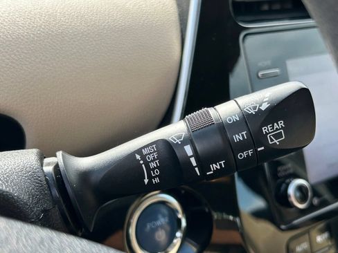 Used 2021 Toyota Prius LE FWD image 25