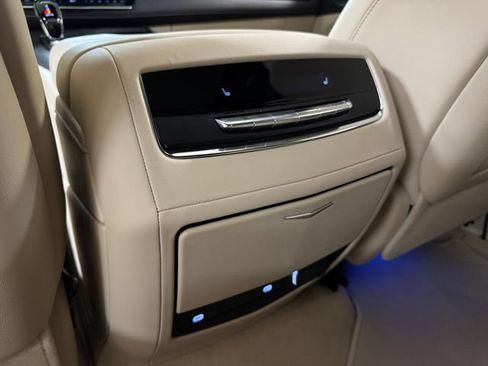 Used 2023 Cadillac Escalade Premium Luxury AWD/4WD image 24