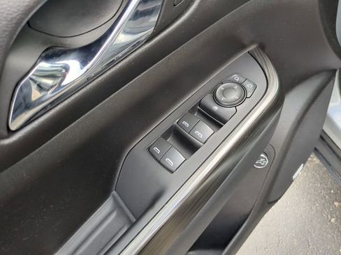 Used 2023 GMC Acadia SLT AWD/4WD image 14