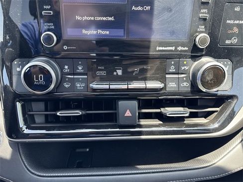 Used 2022 Toyota Highlander XLE image 21