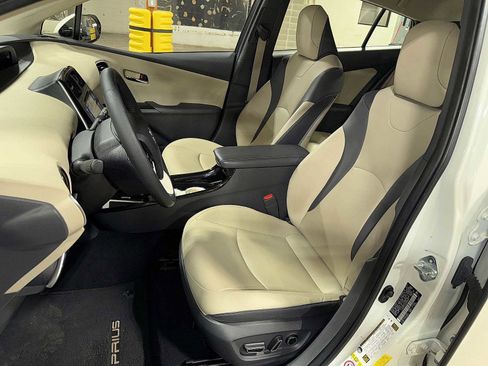 Certified 2016 Toyota Prius Four image 15