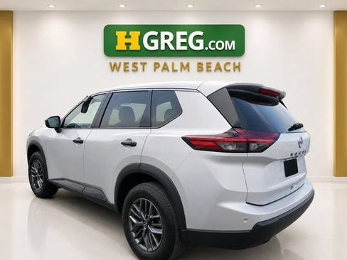 Used 2025 Nissan Rogue S FWD image 2
