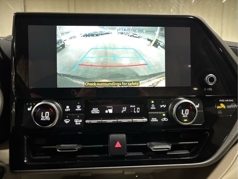 Certified 2025 Toyota Highlander XLE AWD/4WD image 10