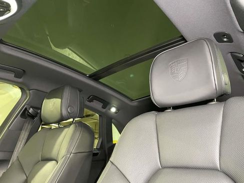 New 2026 Porsche Macan image 18