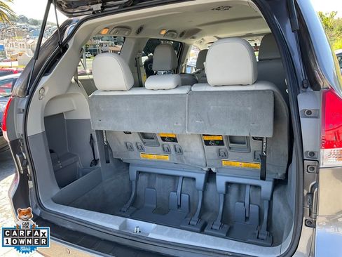 Used 2014 Toyota Sienna XLE image 8