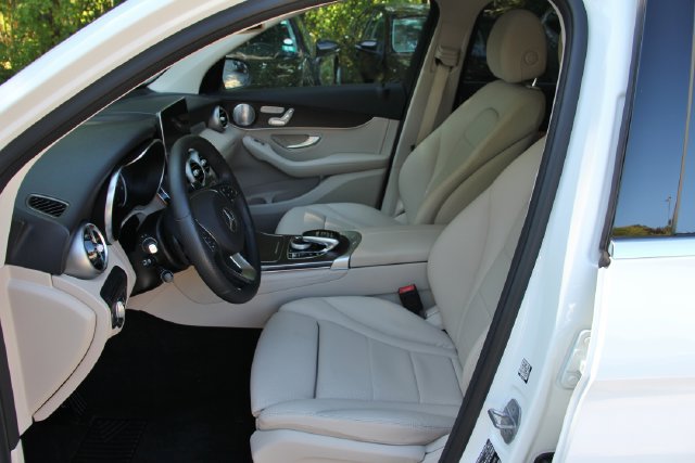 Used 2019 Mercedes-Benz GLC 300 4MATIC image 17