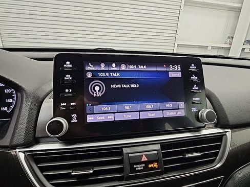 Used 2018 Honda Accord Sport image 16