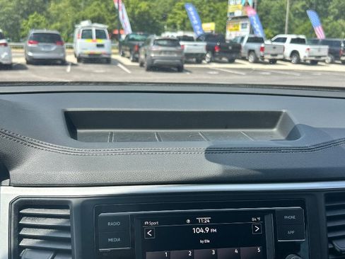 Used 2022 Volkswagen Atlas Cross Sport SE AWD/4WD image 15