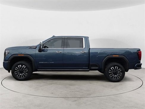 Used 2025 GMC Sierra 2500 Denali Ultimate image 2