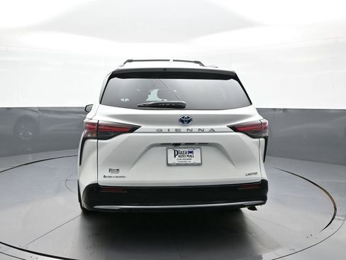 Certified 2025 Toyota Sienna Limited image 7