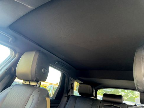 Used 2018 Land Rover Discovery Sport HSE image 22