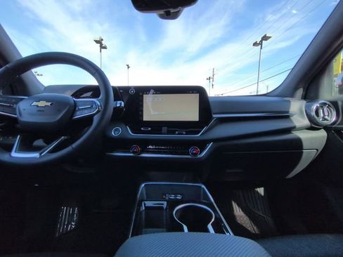 Certified 2025 Chevrolet Equinox LT w/ Convenience Package II image 2