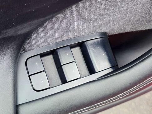 Used 2021 Tesla Model S Plaid image 19