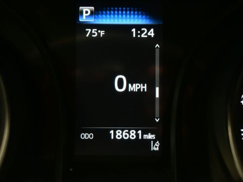 Used 2022 Toyota Camry SE FWD image 24