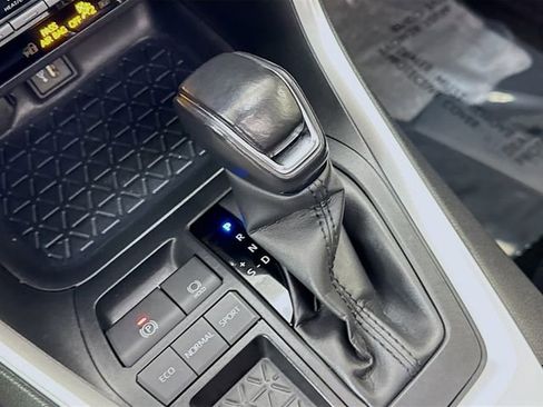 Used 2023 Toyota RAV4 XLE Premium image 17