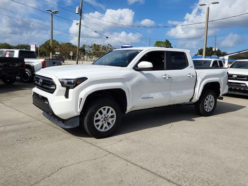 Certified 2024 Toyota Tacoma SR5 image 3