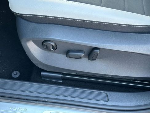 Used 2025 Volkswagen Taos SE image 23