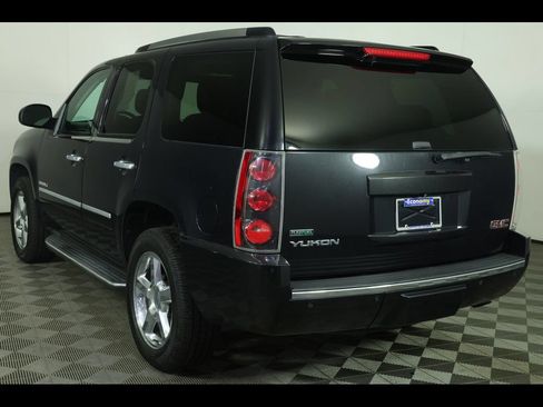 Used 2012 GMC Yukon Denali AWD/4WD image 6