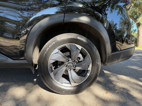 Used 2025 Nissan Rogue SV image 24