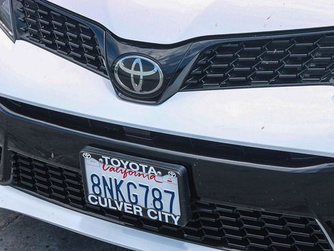 Used 2020 Toyota Sienna SE w/ Nightshade Edition FWD image 7