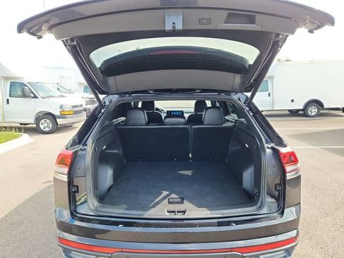 Used 2024 Volkswagen Atlas Cross Sport SE FWD image 31