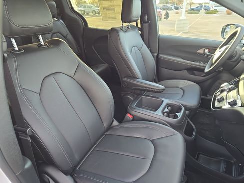 New 2026 Chrysler Voyager LX image 28