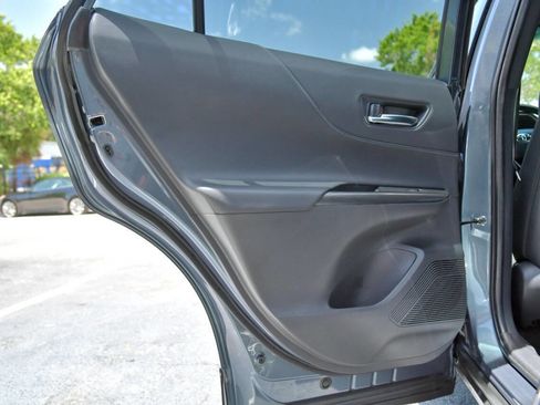 Used 2021 Toyota Venza XLE image 10